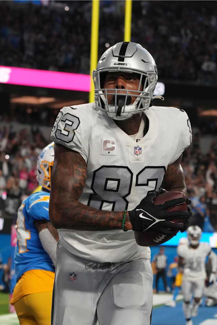 Las Vegas Raiders tight end Darren Waller